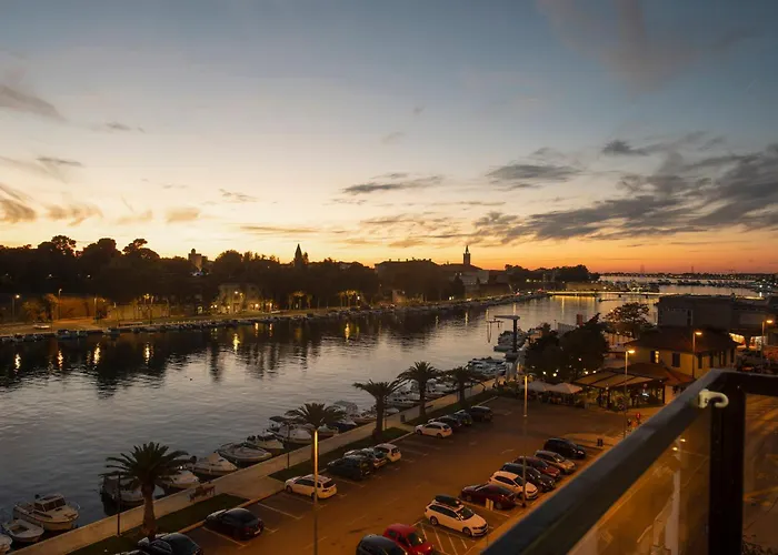 D&d - Luksuzni U Uvali Jazine, דירה זאדאר